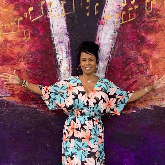 Meet your Posher, Becky - Picture 2 of 3